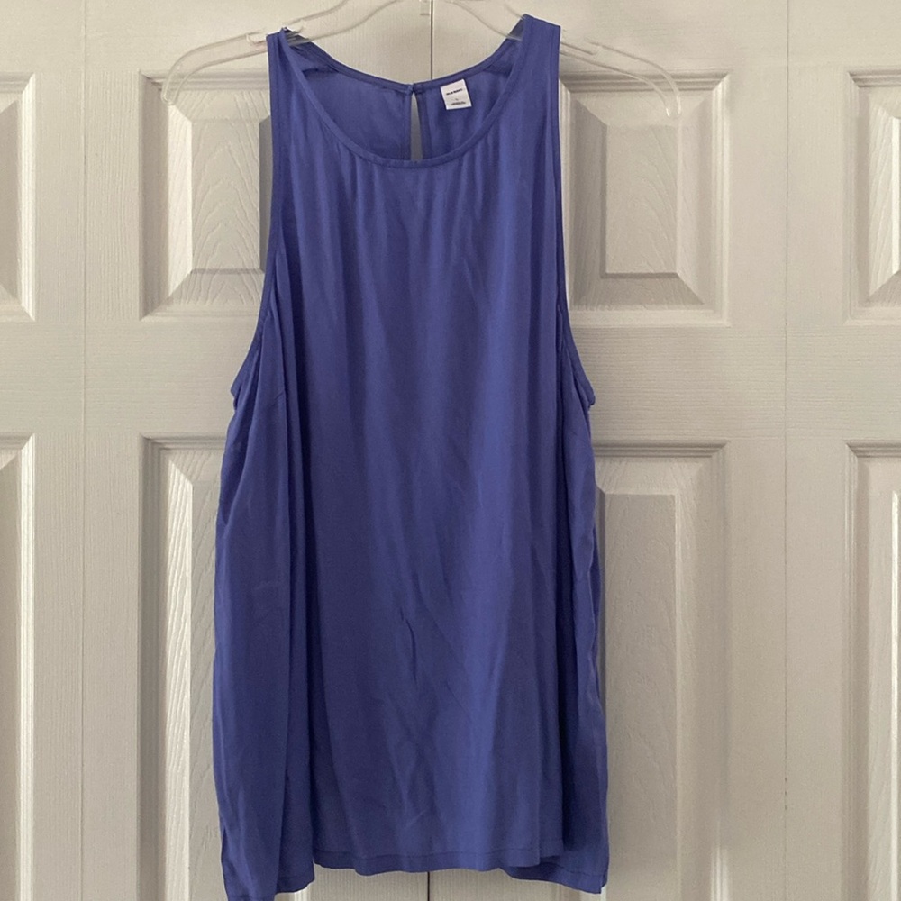 Old Navy Tank w/Keyhole Button Back